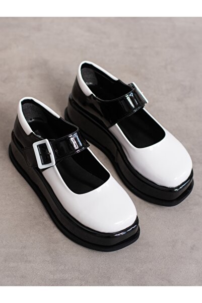 Alemdar Shoes MARE Біло-чорні туфлі-лофери з деталями для жінок
