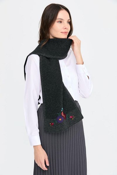 Desen Triko Camolă de damă cu broderie afumată și chenar
