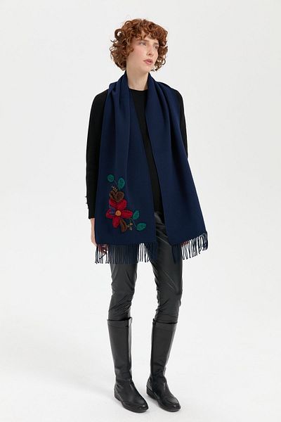 Desen Triko Camolă de damă bleumarin - tricotată cu broderie florală și ciucuri