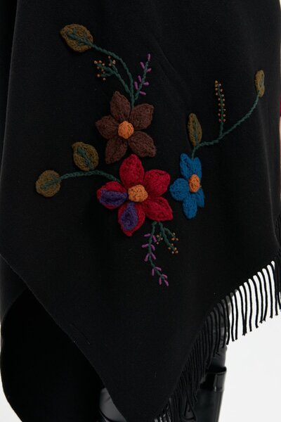 Desen Triko Black Tasseled Floral Embroidered Women's Shawl
