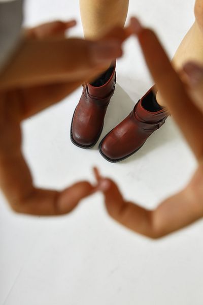 Limoya Magi Claret Red Buckle Λεπτομερείς ελαστικές γυναικείες μπότες, γυναικεία μποτάκια