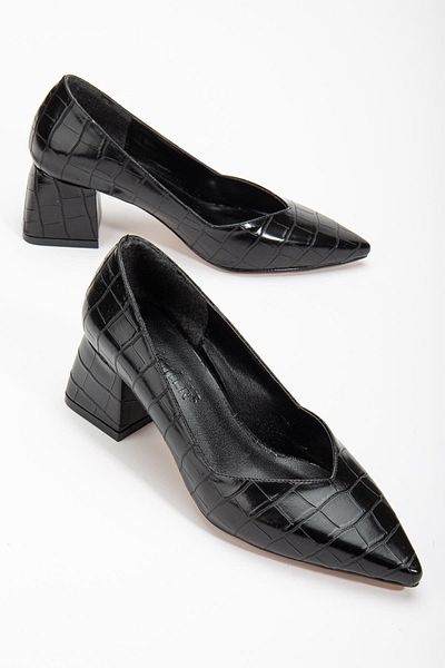 Dilimler Ayakkabı Large Size Crocodile Printed Symmetrical Cut Black Women's Short Heeled Shoes
