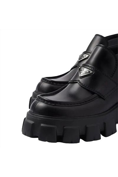 Prada Sport حذاء مونوليث فلاتفورم من الجلد المصقول المزخرف بشعار