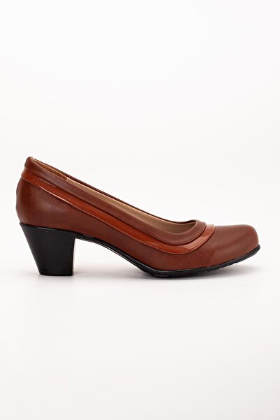 Dilimler Ayakkabı Tan Women's Daily Classic Heeled Shoes - Patent Leather and Skin Ready Sole