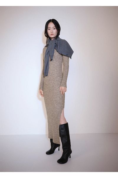 MANGO Woman Geripptes Strickkleid mit Schlitz