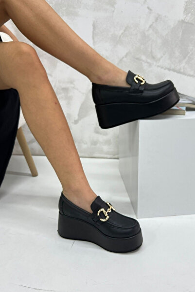 inizio Thick Sole Leather Buckle Loafer V4210