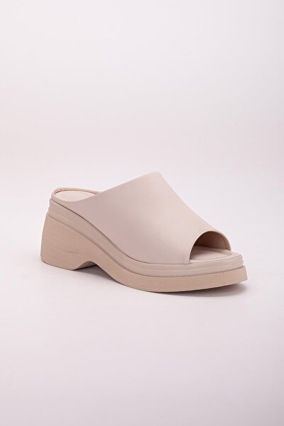 Dilimler Ayakkabı Γυναικείες παντόφλες με τακούνι σε μπεζ λουστρίνι από ψεύτικο δέρμα ολόκληρου προσώπου