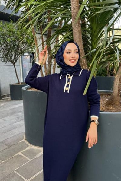 Bold Grup قميص نسائي محبوك بأزرار ذهبية وياقة بولو وسترة طويلة مخططة