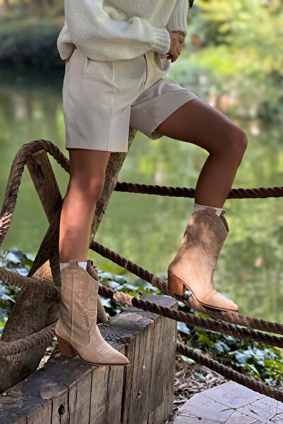 NİŞANTAŞI SHOES Merkur béžová pravá semišová kůže detail výšivky Dámské boty Dallas na silném podpatku