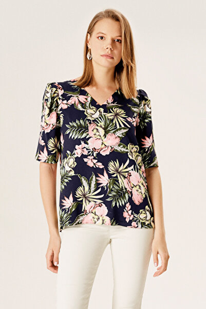 Naramaxx Kolu Büzgülü V Yaka Bluz Modeli