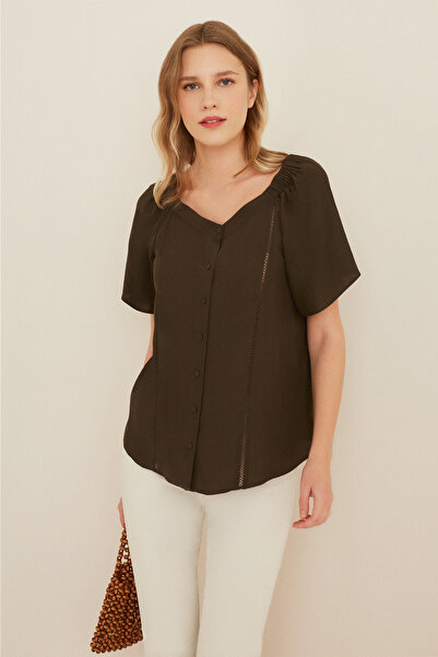 Naramaxx Omuzları Lastikli Şerit Aksesurlı Bluz Modeli