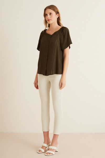 Naramaxx Omuzları Lastikli Şerit Aksesurlı Bluz Modeli