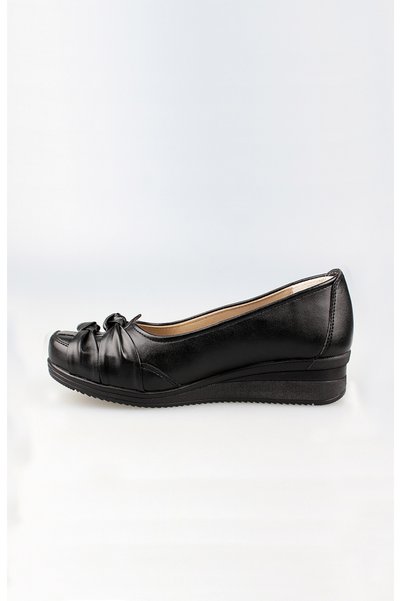 EDİK Daily Women's Comfortable and Durable Black Shoes for Mother with Genuine Leather Inner Cushion Heel(R) System C52