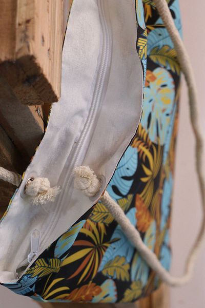 Eslina 101 Beach Bag with Turquoise Leaves