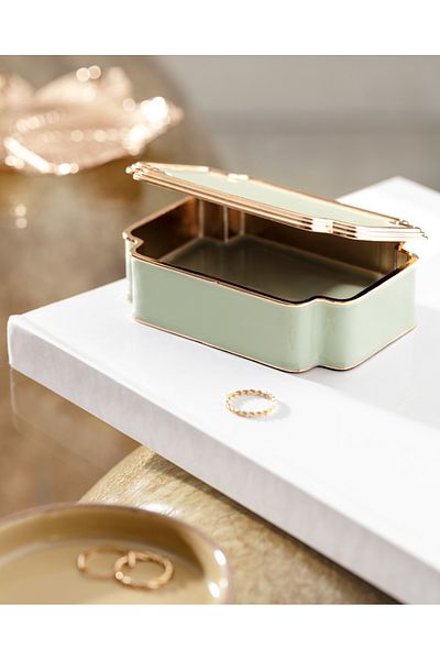 Madame Coco Diandra Box - Stylish and Convenient Design