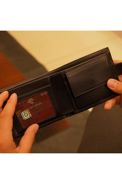 Eminsa Men's Brown Leather Wallet - Stylish and Comfortable Design