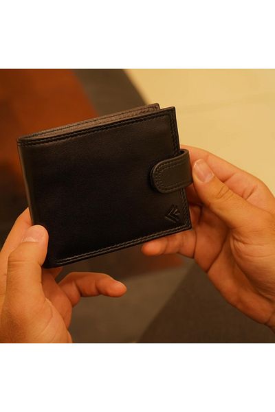 Eminsa Men's Brown Leather Wallet - Stylish and Comfortable Design