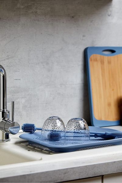 Gondol Blue Plastic Cutting Board with Strainer (1 Pc)