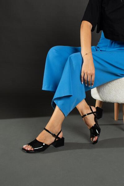 ShoeTek حذاء نسائي بكعب عالٍ من Destini مصنوع من الجلد الأسود اللامع