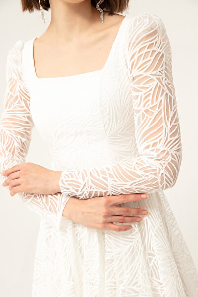 Lafaba Dámské bílé večerní šaty se stříbrným čtvercovým výstřihem