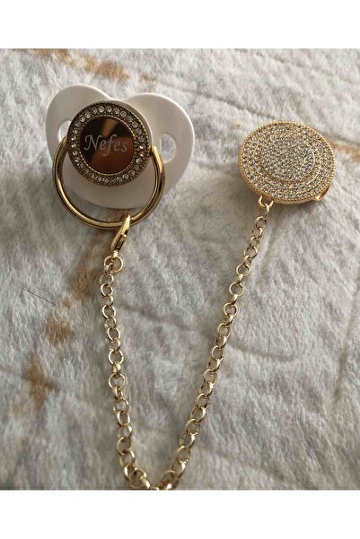 Serap Yılmaz Sahi Isimli Beyaz Zirkon Taşlı Silikon Damaklı Bebek Emzik ve Taşlı Zincir Seti (0-6 AY) 0442