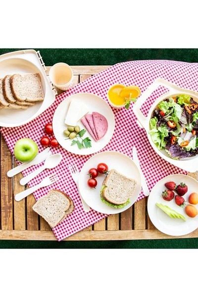 Viyalente 32 Piece Plastic Picnic Set