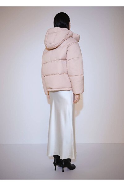 MANGO Woman Krátká prošívaná bunda s kapucí