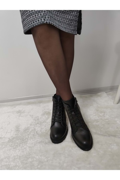 Voyager Eclips Gerçek Deri Önden Bağlı Yanı Fermuarlı Kadın Kısa Bot( B6)