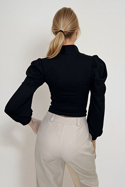 Trend Alaçatı Stili Schwarze Damenbluse mit Neckholder und Prinzessinnenärmeln ALC-X12944