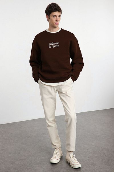 Trendyol Collection Σκούρο καφέ κεντημένο φούτερ φλις μεγάλου μεγέθους - TMNAW25SW00012