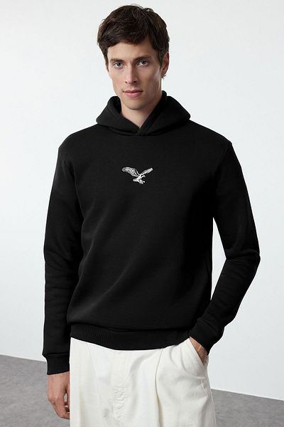 Trendyol Collection Φούτερ με κουκούλα σε μαύρο κανονικό/κανονικό κόψιμο με κέντημα ζώων με φλις εσωτερικά TMNAW25SW00094