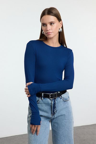 Trendyol Collection Granatowa bluzka z elastycznej dzianiny z wiskozy/miękkiej tkaniny z wypustkami w dotyku TWOAW25BZ00014