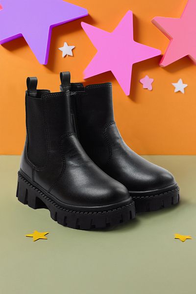 TRENDYOL SHOES Чорні еластичні дитячі черевики для великих дівчаток Chealsea TAKAW25BO00039