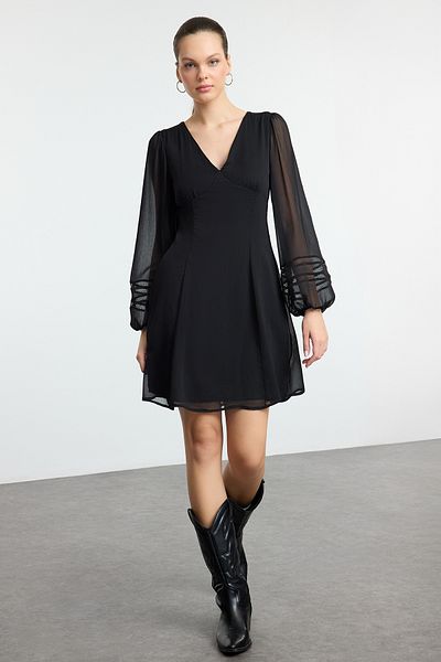 Trendyol Collection Μίνι Φόρεμα Chiffon με λαιμόκοψη σε σχήμα V με λεπτομέρεια αξεσουάρ - γραμμή Α, με επένδυση, Twoss24el01099