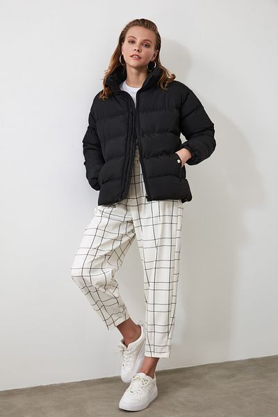 Trendyol Collection Schwarze wasserdichte Oversize-Pufferjacke – Stehkragen Winter TWOAW21MO0045