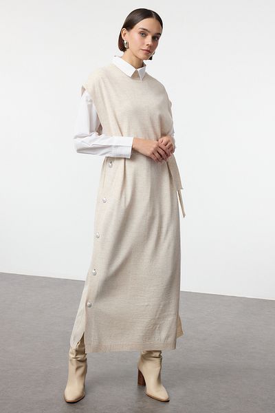 Trendyol Modest Strickpulloverkleid mit Steinknöpfen und Details TCTAW24UV00038