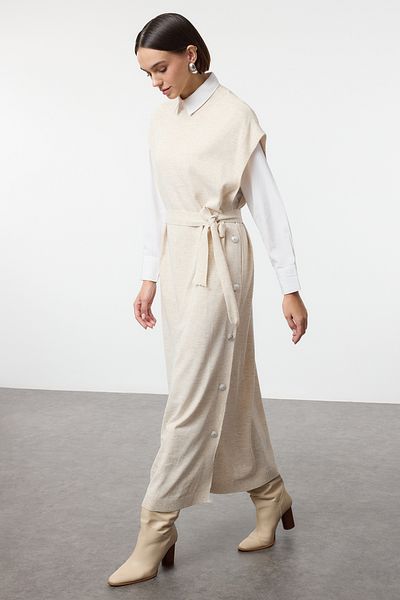 Trendyol Modest Strickpulloverkleid mit Steinknöpfen und Details TCTAW24UV00038