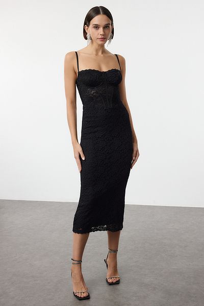 Trendyol Collection Schwarzes, gestricktes, gefüttertes Spitzen-Midikleid TPRAW25EL00120