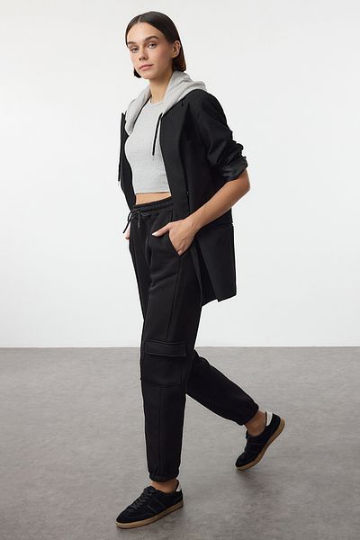 Trendyol Collection Χοντρό πλεκτό - Μαύρο παντελόνι Jogger με τσέπες Cargo TWOAW24EA00005