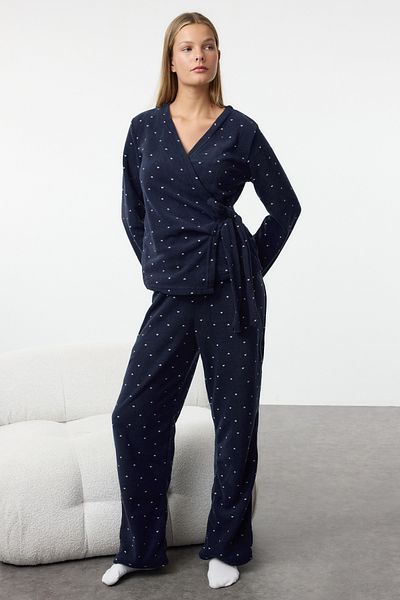 Trendyol Collection Πλεκτό σετ πιτζάμες Fleece Winter Navy - με καρδιές και λεπτομέρεια δεσίματος THMAW25PT00139