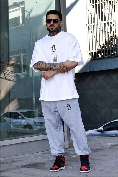 Elfa Tekstil Γκρι κάθετη στάμπα Jogger White Σετ αθλητικής φόρμας - Oversize Crew Neck