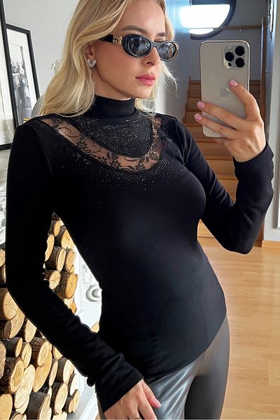 RICH GLAM Γυναικεία μαύρη μπλούζα με μακρυμάνικο λαιμό Crystal Stone Lace Lycra Κομψή άνετη σχεδίαση
