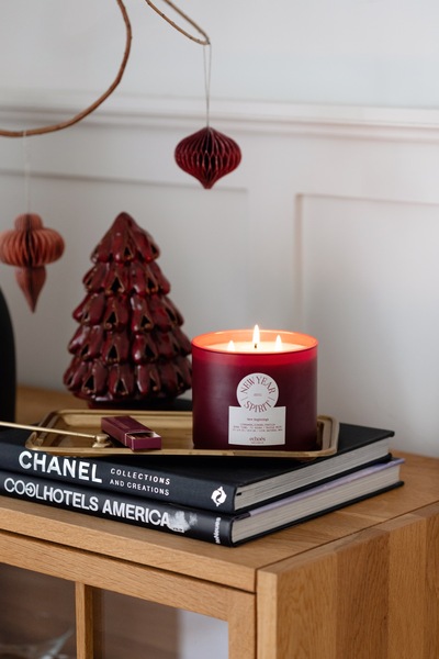 Echoes Candle & Scent Lab. New Year Spirit Kokulu Büyük Boy Doğal Mum 600 Gr