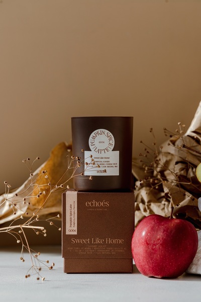 Echoes Candle & Scent Lab. Pumpkin Spice Latte Kokulu Orta Boy Doğal Mum 300 Gr