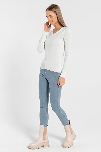 Miss Poem Women's V-Neck Long Sleeve Winter Basic Ecru Knitwear Sweater