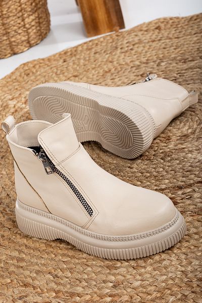Mc vay Shoes Κομψό γυναικείο μποτάκι Lisa με διακοσμητικό φερμουάρ μπεζ δέρμα