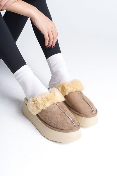 Capone Outfitters Pelzige, geschlossene Damenhausschuhe