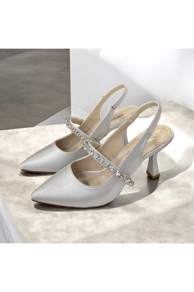 runa shoes сатенени обувки с камъни по токовете