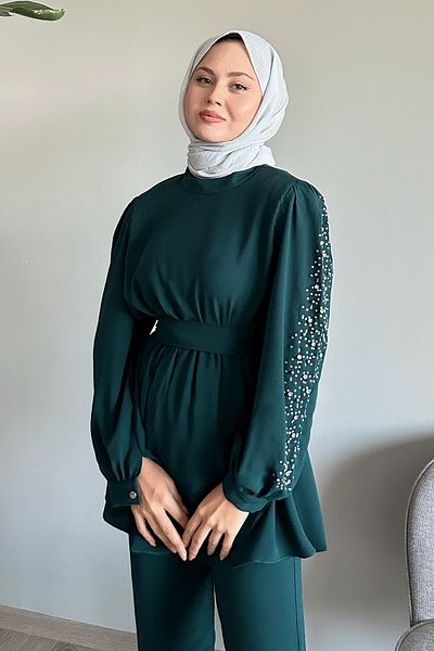 InStyle بدلة خضراء زمردية بأكمام لؤلؤية وخصر