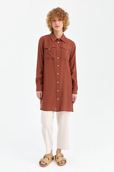 Esswaap Camel Tunic - Λεπτομέρεια τσέπης και αξεσουάρ